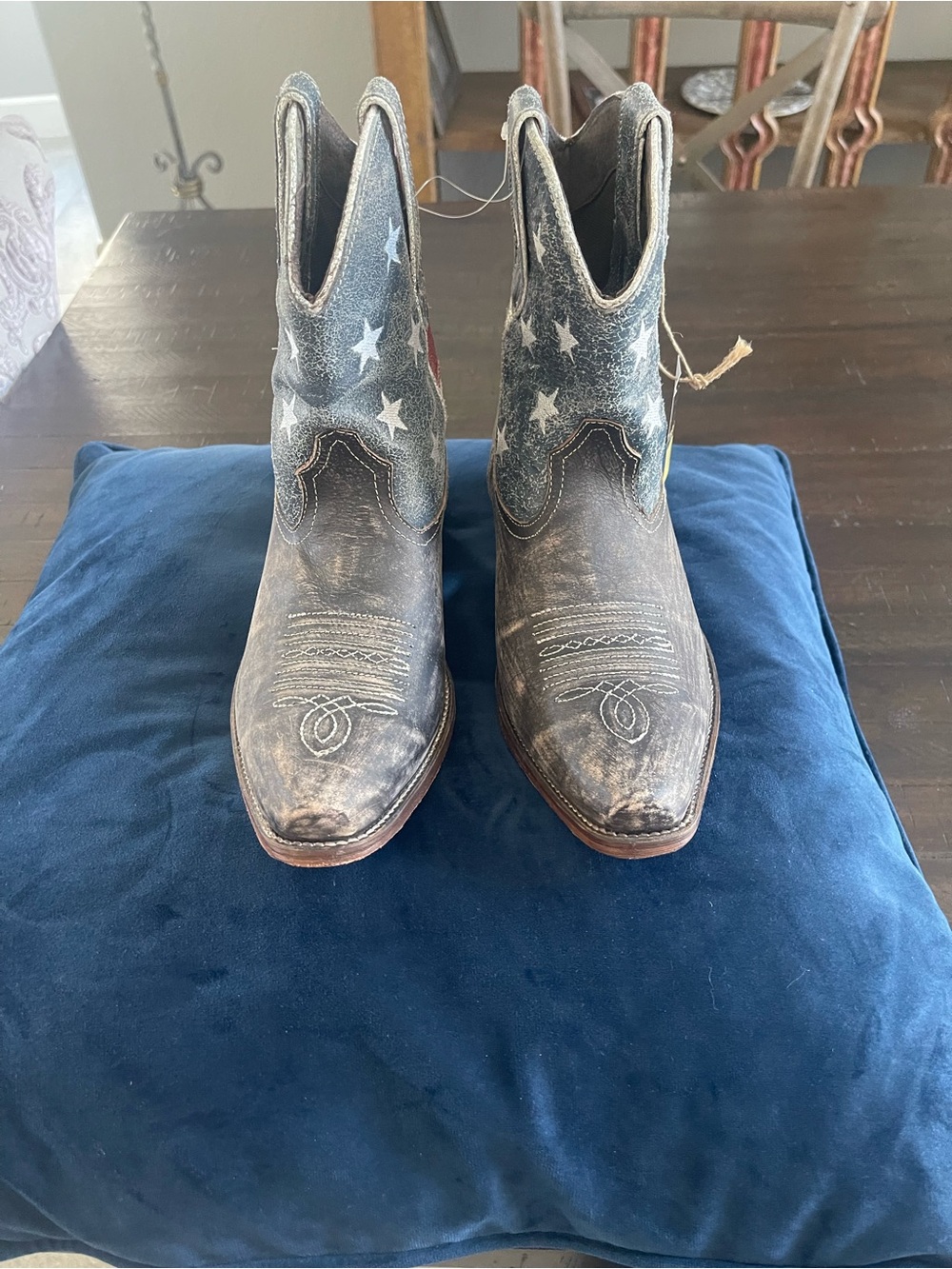 Western Star Embroidered Cowboy Boots in Distressed Black and Blue